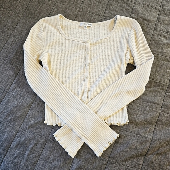 Fitz + Eddi | Cropped Ruffle Lettuce Edge Button Down Scoop Neck Cardigan - Picture 2 of 8